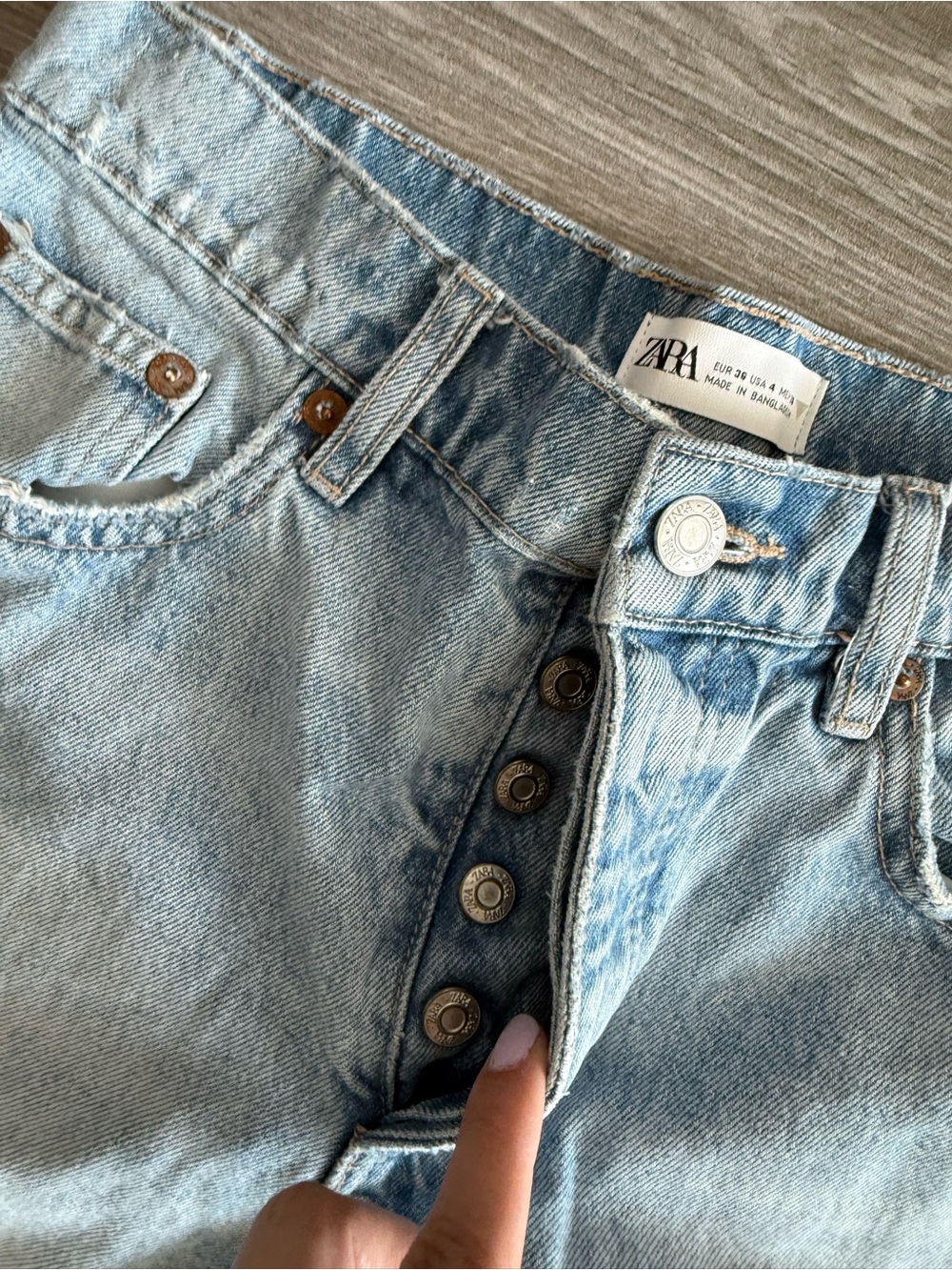 Zara|Women’s Light Wash Straight Leg Jeans with Raw Hem,high rise button fly••• - Picture 7 of 12